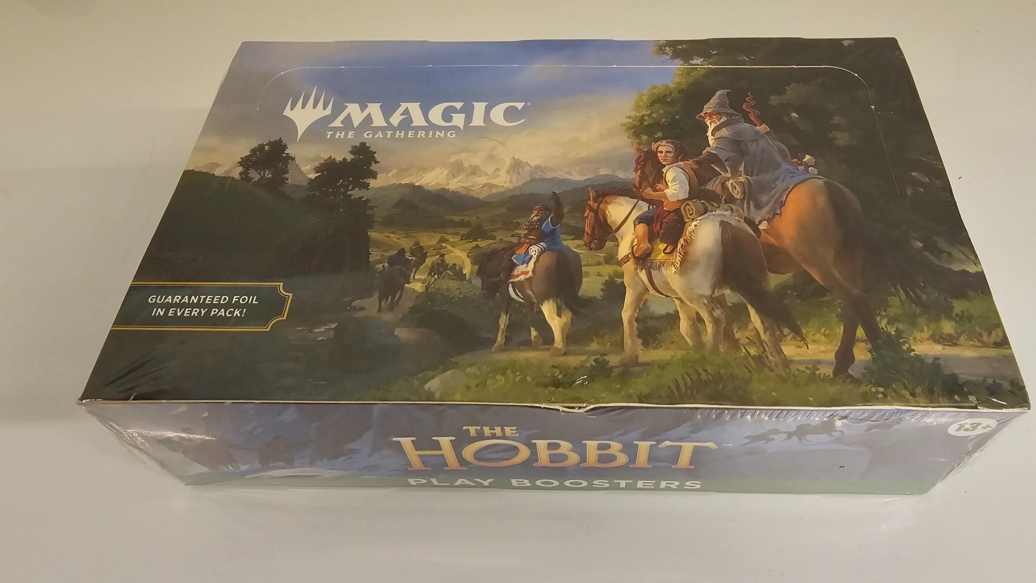 Magic: The Gathering The Hobbit Play Booster Display – Engelsk (lett skadet emballasje)